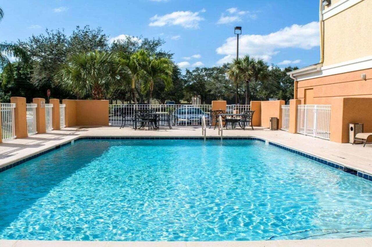 Comfort Inn Fort Myers Northeast Exterior foto