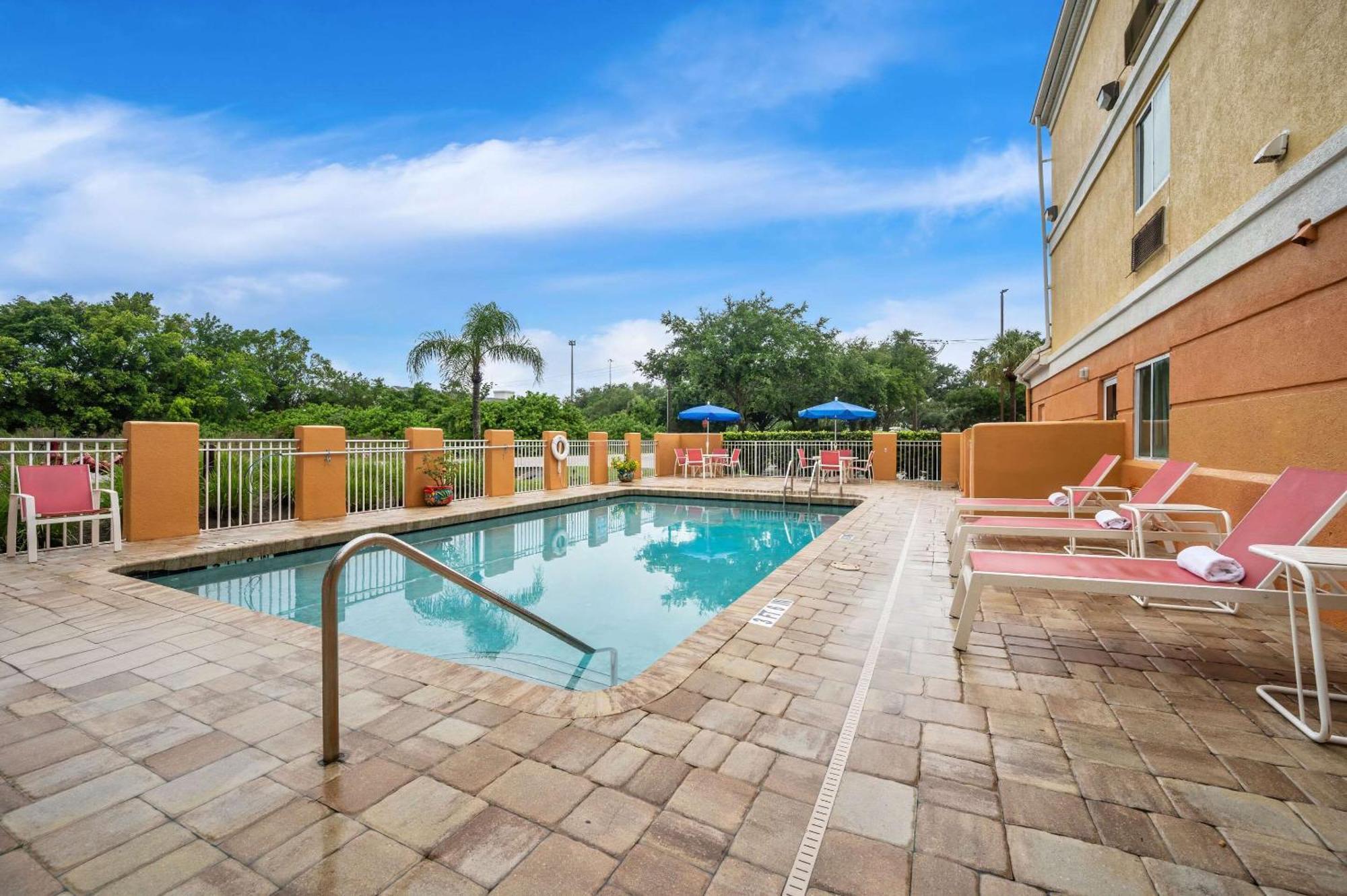 Comfort Inn Fort Myers Northeast Exterior foto